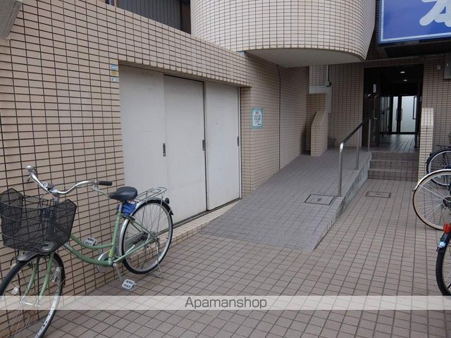イーストビレッジの玄関写真