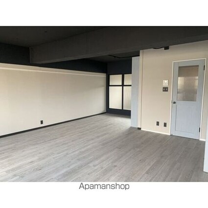 ピースキャピタル上菅[1LDK/62.37m2]のリビング・居間2