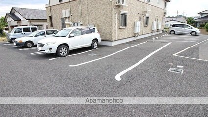 ヴィクトワール・ヴィレッジ[2LDK/57.64m2]の駐車場