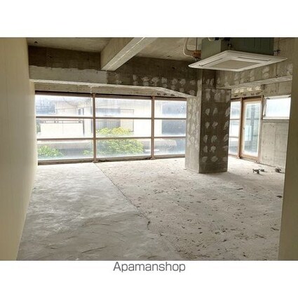 松岡ビル[事務所/64.54m2]のリビング・居間1