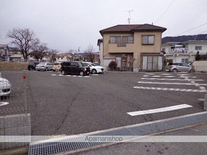 ヴィラ・クレアーレ[2LDK/57.92m2]の駐車場