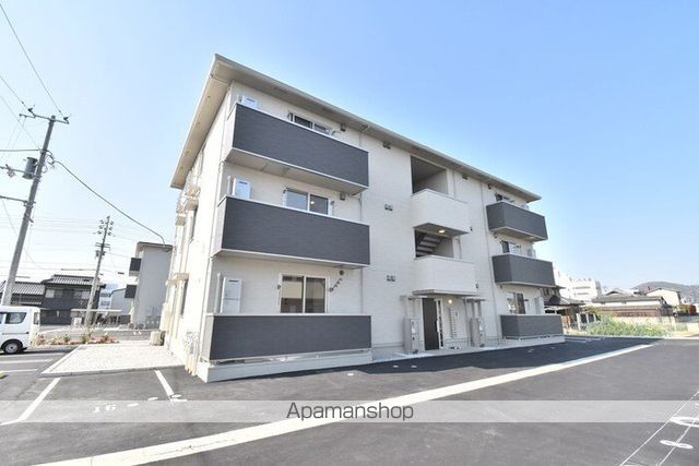 ユニヴェール F棟