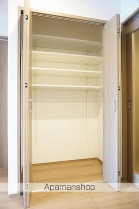 エンブレム持田[1LDK/46.5m2]の収納