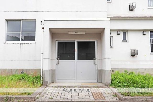 ビレッジハウス建部吉田1号棟の玄関写真
