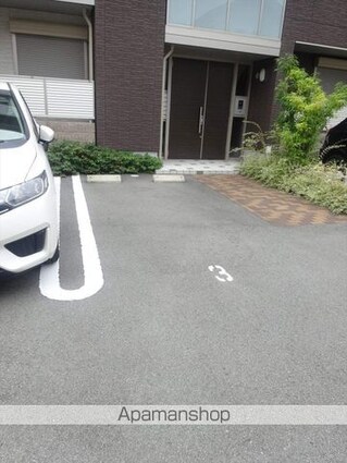 シャーメゾン砂山南[1R/29.77m2]の駐車場