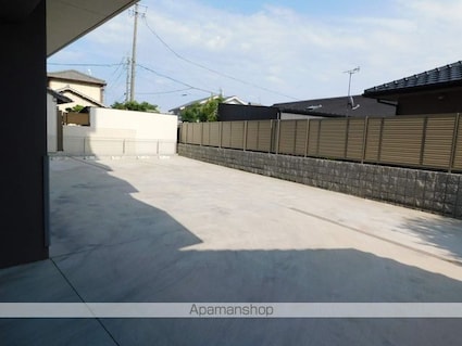 フェリオ新西[1LDK/42.2m2]の駐車場