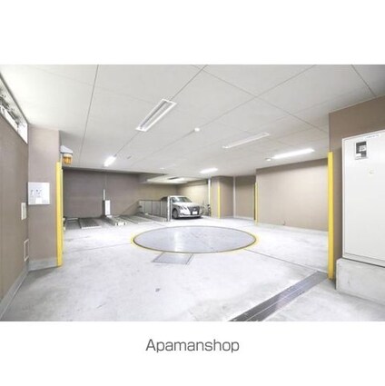 コンフォリア西早稲田[1LDK/37.61m2]の駐車場