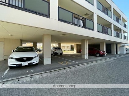 香川県高松市今里町１丁目[2DK/42.42m2]の駐車場