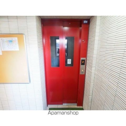 ナンディーヌトレーズのその他写真