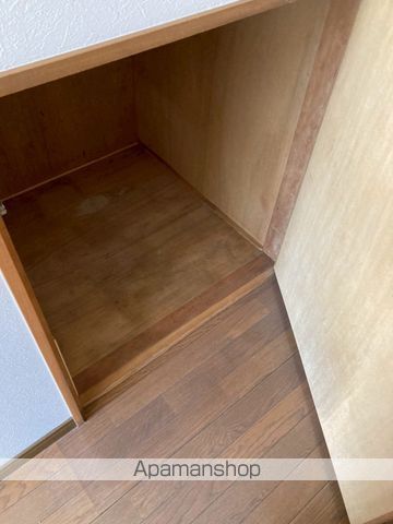 福山市 2階建 築30年の内装写真