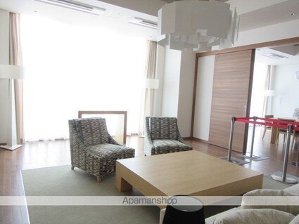 ザ・パークハウス西新宿タワー６０[2LDK/59.51m2]の共用部2