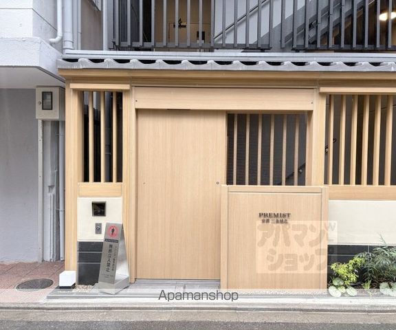 プレミスト京都二条城北の玄関写真