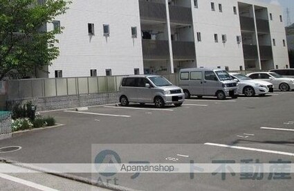 ＬＵＸＵＲＹ　ＭＡＮＳＩＯＮ[2LDK/51.97m2]の駐車場1
