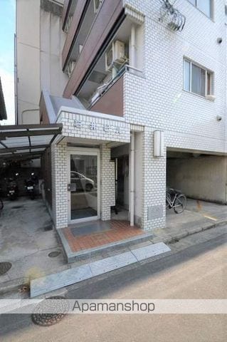 石井ビルの玄関写真