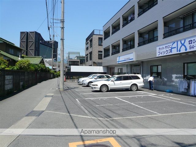 イワサキビルの玄関写真