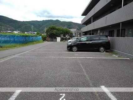 マンションシルクスクエアⅡ[3DK/56.76m2]の駐車場