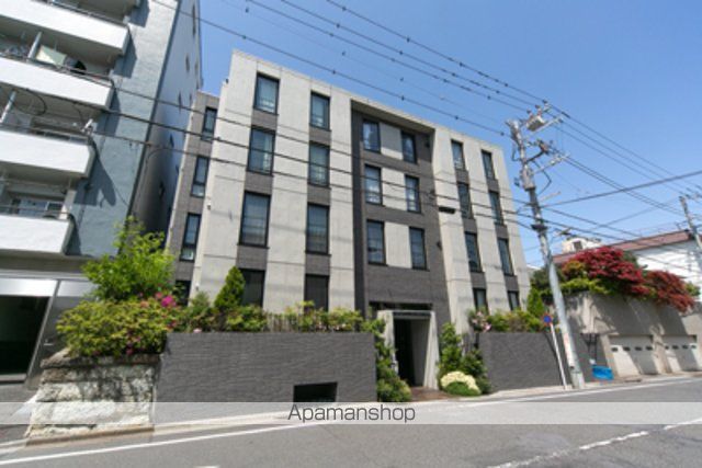 EMBELLIR中野富士見町の玄関写真