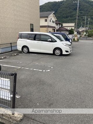 マナ　ベニー[2DK/45.34m2]の駐車場1