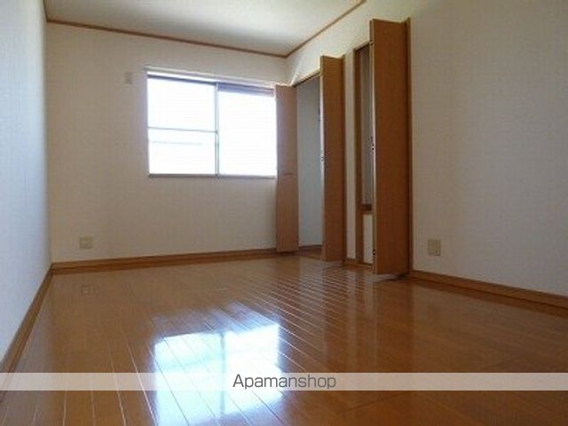 detached 茨城県水戸市東前町1288

地図を見る