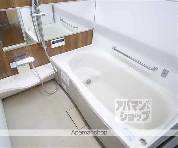 吉田上大路町貸家の内装写真