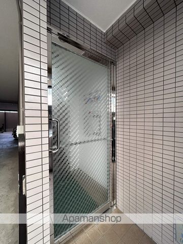 H・F・Tビルの玄関写真