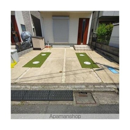 杉並区下高井戸４丁目戸建[2SLDK/70.38m2]の駐車場