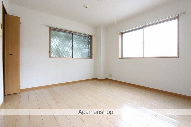 ラージウエストの内装写真