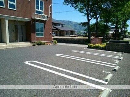 Ｃｈｅｒｒｙ　ｔｒｅｅ[1LDK/45.81m2]の駐車場2