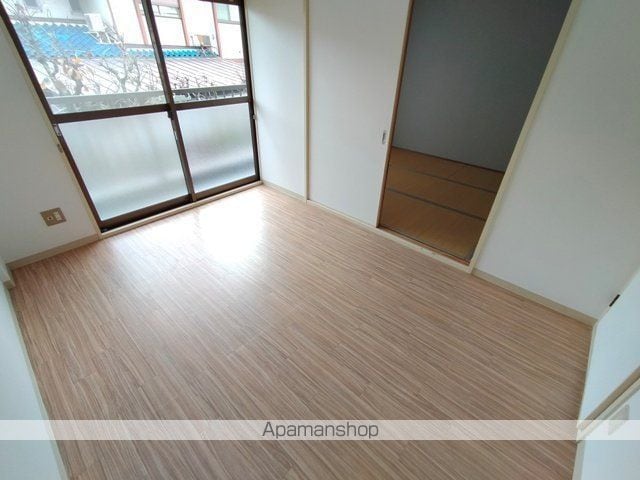郡津金森マンションの内装写真
