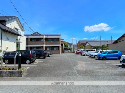 ベルクレスト[2LDK/49.5m2]の駐車場1