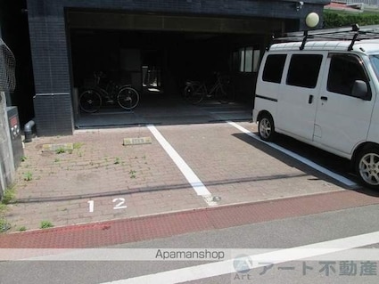 オックスフォードサーカス松山市駅Ⅰ[1R/22.94m2]の駐車場