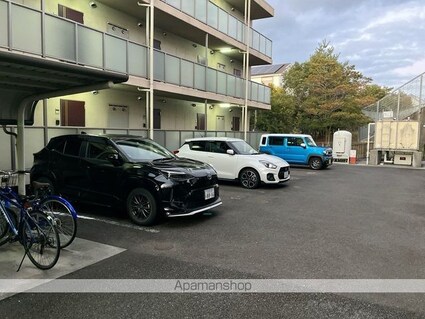 ヴェル・ベルヴィ[1R/29.9m2]の駐車場