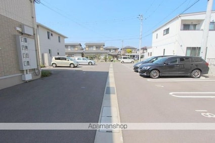 リーバス・Ｅ・イノセント[1LDK/45.14m2]の駐車場