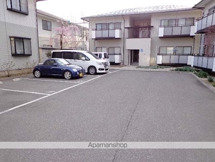 長野県松本市筑摩３丁目[2LDK/52.8m2]の駐車場2