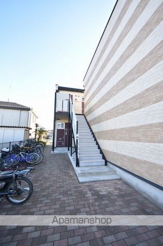 レオパレスアゼリアの玄関写真