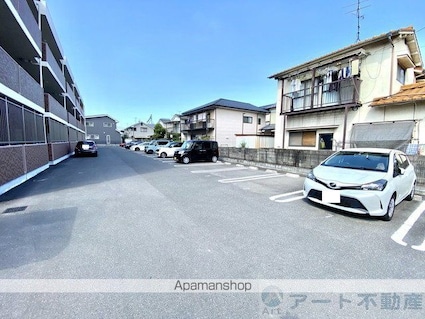 トーラス[1LDK/42.38m2]の駐車場