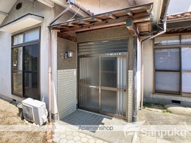 予讃線 柳原駅 徒歩11分 2階建 築48年の玄関写真
