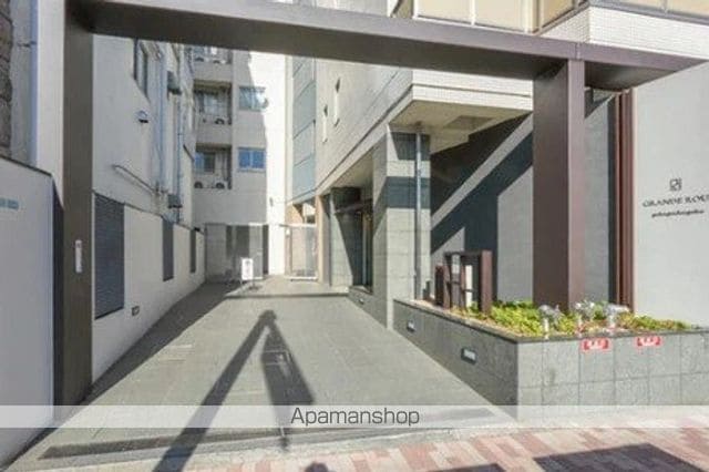 レジディア学芸大学の玄関写真