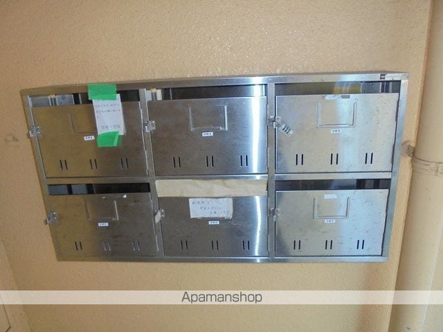 カーサ秦泉寺の玄関写真