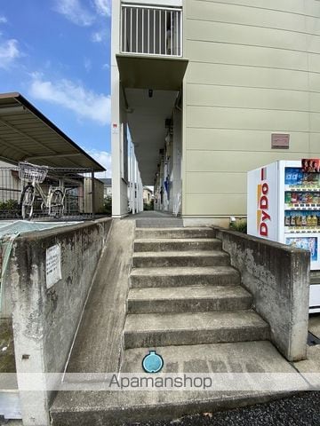 レオパレスモアの玄関写真