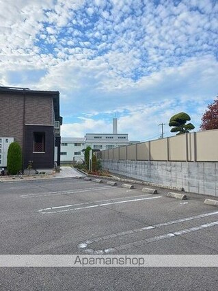 ブルムンタウン[1R/33.31m2]の駐車場