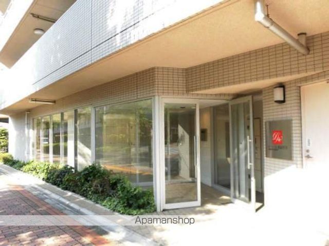 ドゥーエ東高円寺の玄関写真