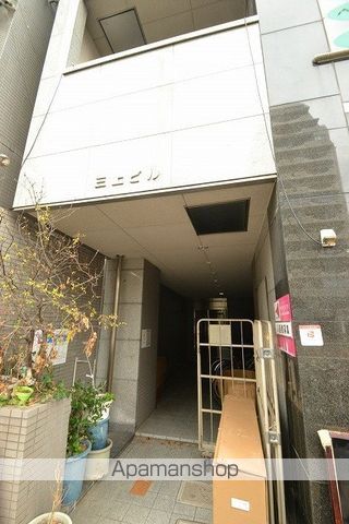 三上ビルの玄関写真