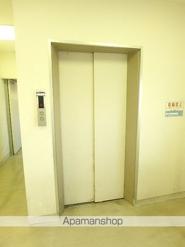 三幸ビルの玄関写真