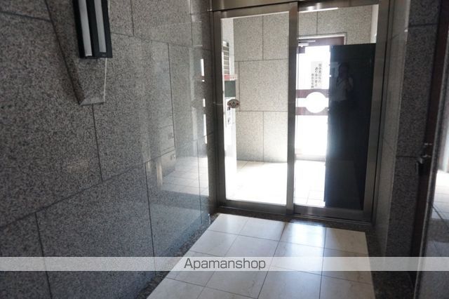 守口駅前敷島ビルの玄関写真