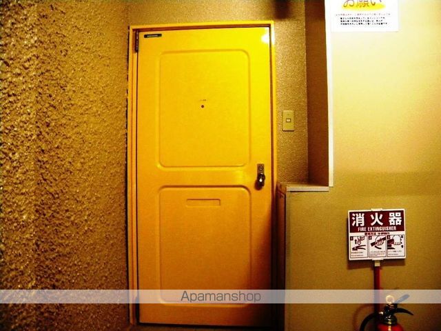 田中ビルの玄関写真