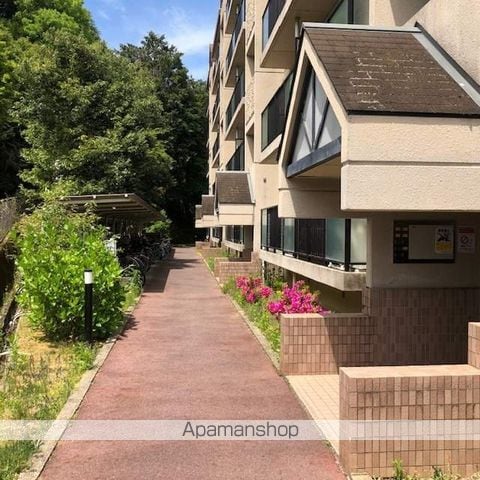 チュリス石山の玄関写真