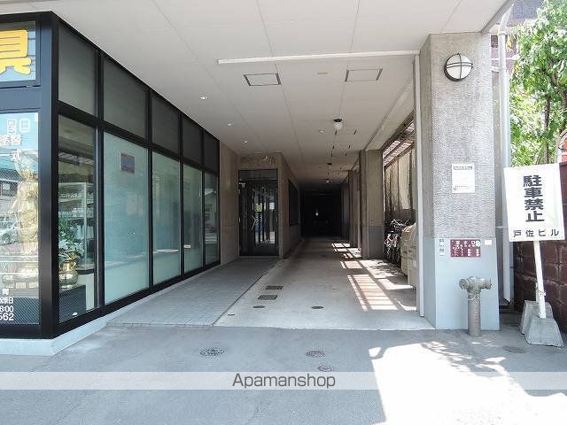 戸佐ビルの玄関写真