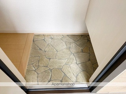 リビングタウン湖都ヶ丘ＩＩ　Ａ棟[2LDK/62.06m2]の玄関