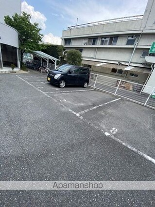 ヨシミマンション[2DK/43.2m2]の駐車場2